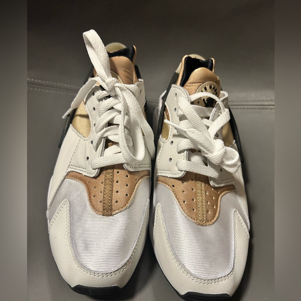 New  never worn! Nike Air Huarache no box